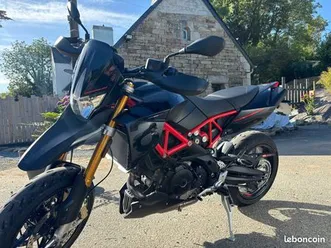 aprilia dorsoduro 900