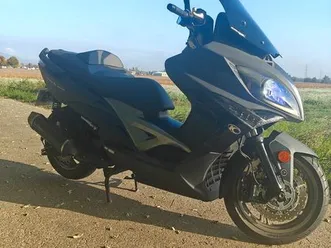 kymco xciting 400i abs■la révision vient d'être effectué. ■le ct est ok.■permis a2 nécessaire.■il est équipé d'un échappement leovince