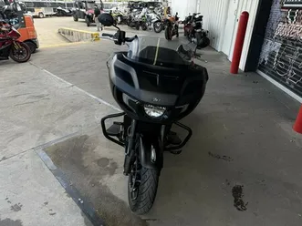 2021 indian motorcycle® challenger® dark horse thunder black smoke