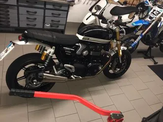 triumph speed twin 1200 rs 07/2025 neuzustand mit 1000,- zubehör