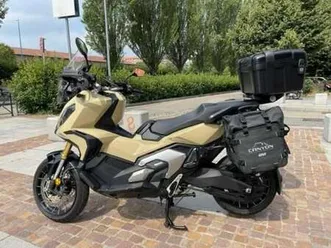 honda x-adv beige