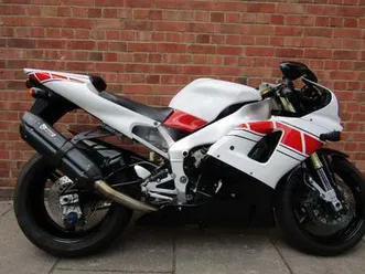 yamaha yzf r1 1999 model with ulez certificate , special paint job..look !