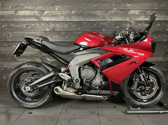 triumph daytona 660 rood