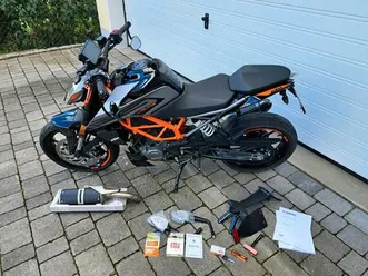 ktm duke 125 naked bike akrapovic top zustand