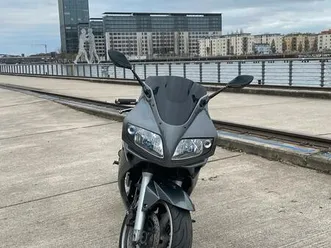 suzuki sv650s vollverkleidet sonderlackierung (35kw drossel dazu)