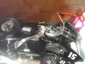 aprilia rs250 troco por euros sem trocas nem descontos.