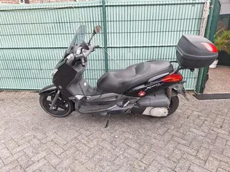 ② trottinette yamaha x max 250i