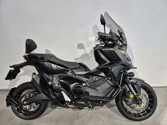 honda x-adv 750 zwart