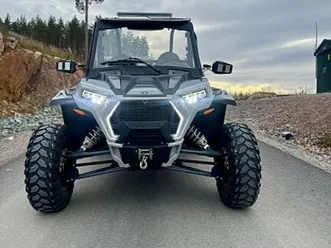 polaris rzr xp 1000 m/snøskjær, 2 sett hjul, tett hytte m/varmeapparat