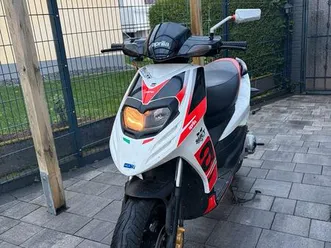 aprilia sr 50 motard