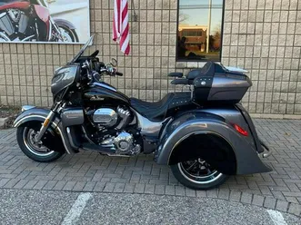 2017 indian motorcycle® roadmaster® steel gray over thunder black