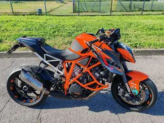 ktm 1290 super duke r arancione