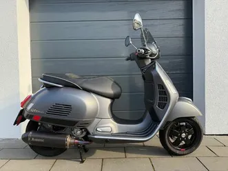vespa-gts-300-super-akrapovic-winschild-1-hand