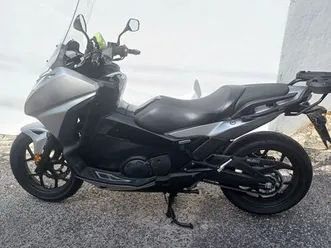 honda integra 750 de 11/2020 carcavelos e parede