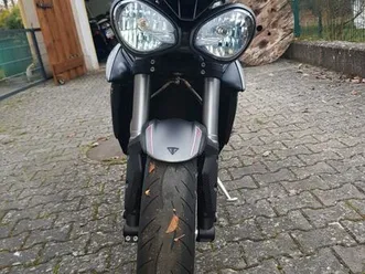 triumph street triple rs