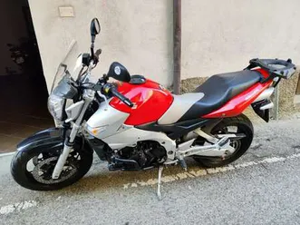 suzuki gsr 600 iron rosso