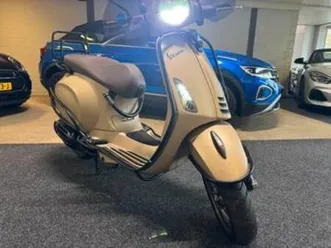 vespa primavera s 50 -2020- slechts 9948km, blauw kenteken. — scooters | vespa — marktplaats