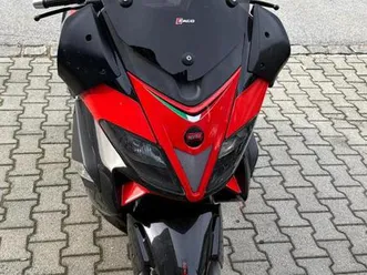 aprilia sr max 300