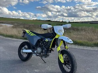 husqvarna 701 supermoto 2024 / 777km / 5 monate alt