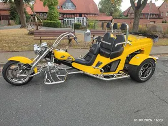 boom mustang family trike