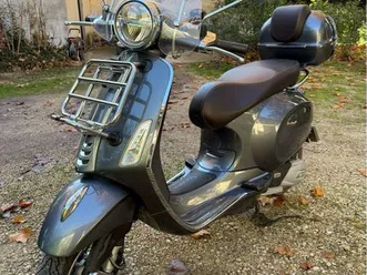 scooter vespa primavera touring