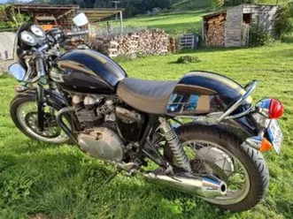 moto triumph thruxton 900