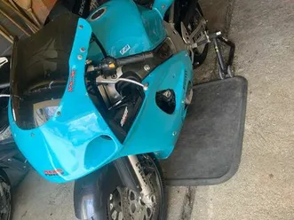 suzuki gsx-r 600 srad 1997 piste
