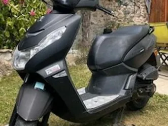 scooter peugeot kisbee