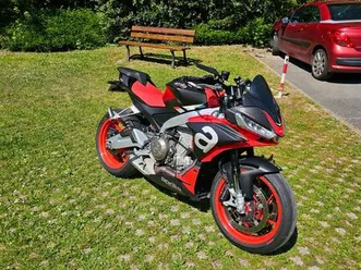 magnifique aprilia 660 tuono