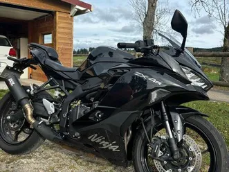 kawasaki zx 4r