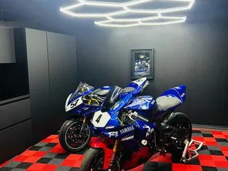 r1 piste avec carte grise