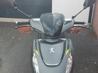 vends scooter peugeot kisbee