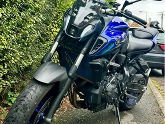 mt-07 2023 full akrapovic – état irréprochable