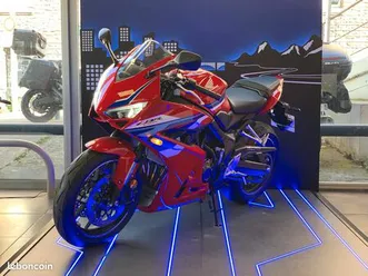 honda cbr650r e-clutch 2025 – tricolore – 150 km – état neuf