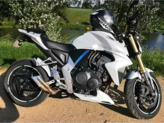 vend cb1000r 2012 5800euros à débattre devant la moto