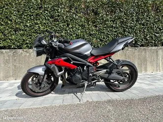 ? moto triumph street triple – 2014 – excellent état