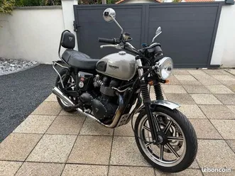 triumphe bonneville se