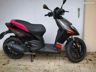 scooter aprilia sr 50 - 2 temps - 8223 km - très bon état - 1600