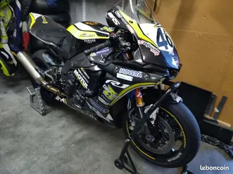 yamaha r1 2018 piste avec cg