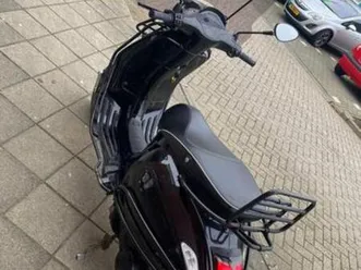 piaggio vespa sprint 50 - weinig km + helm & slot — scooters | vespa — marktplaats