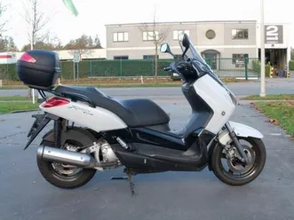 ② yamaha x-max 250 cc xmax 250 cc