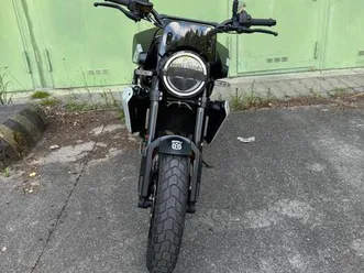 husqvarna svartpilen 801 (tempomat, heizgriffe) 9/2026 garantie