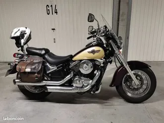 vend moto gustom tres cnforable et bonne routière