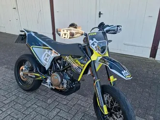 husqvarna-sm-701-supermoto-black-edition-arrrow