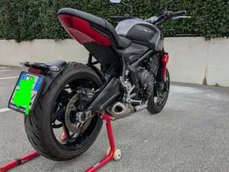 triumph trident 660 grigio