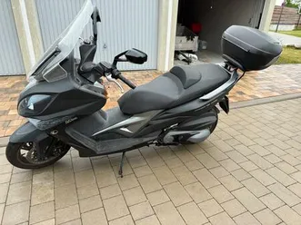 motorroller mit windschild und topcase - kymco xciting 400i abs