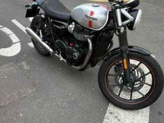 triumph - street twin 900 cc.