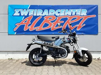 honda dax st125 !