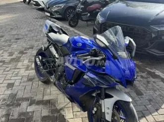 yamaha r1