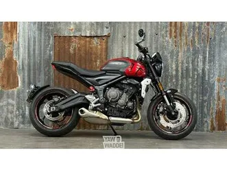 ② triumph trident 660: carnival red
